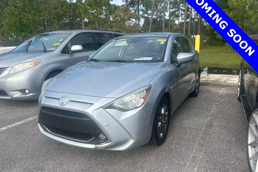 2019 Toyota Yaris L photo 1