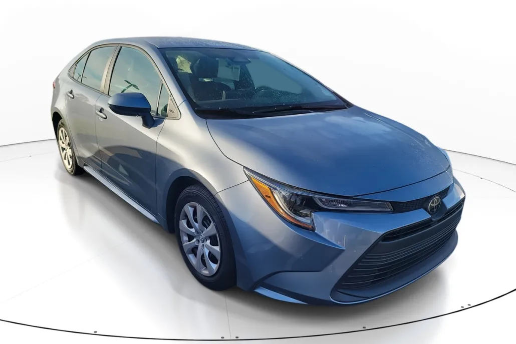 2024 Toyota Corolla LE photo 1