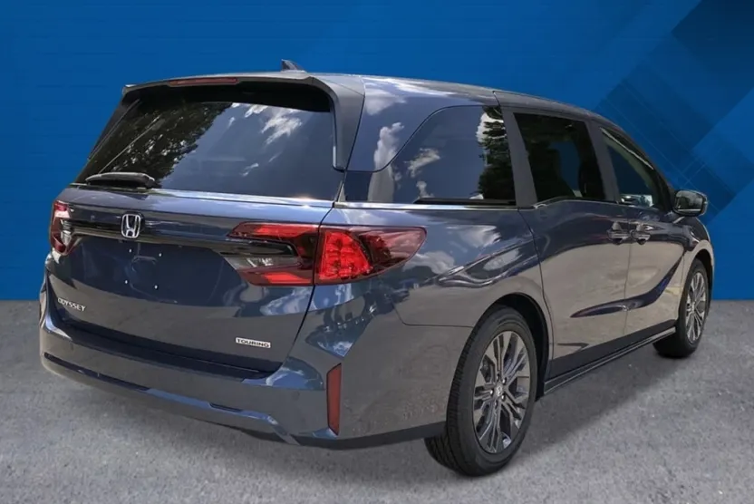 2026 Honda Odyssey Touring photo 1
