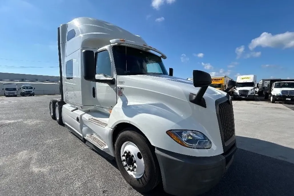 2020 International LT625 LT photo 1