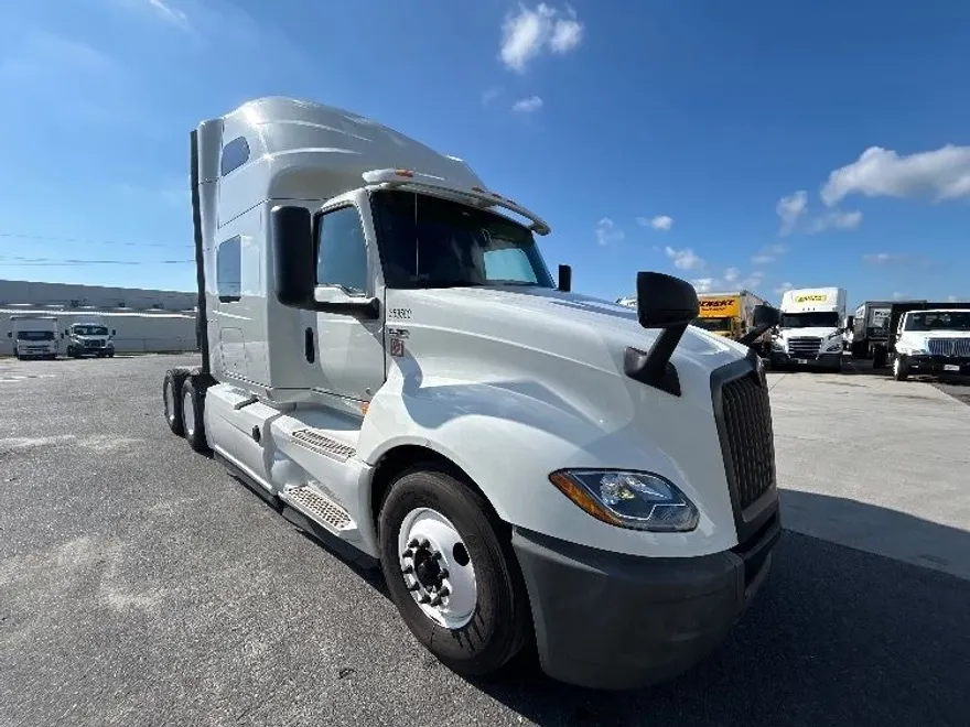 2020 International LT625 LT photo 1