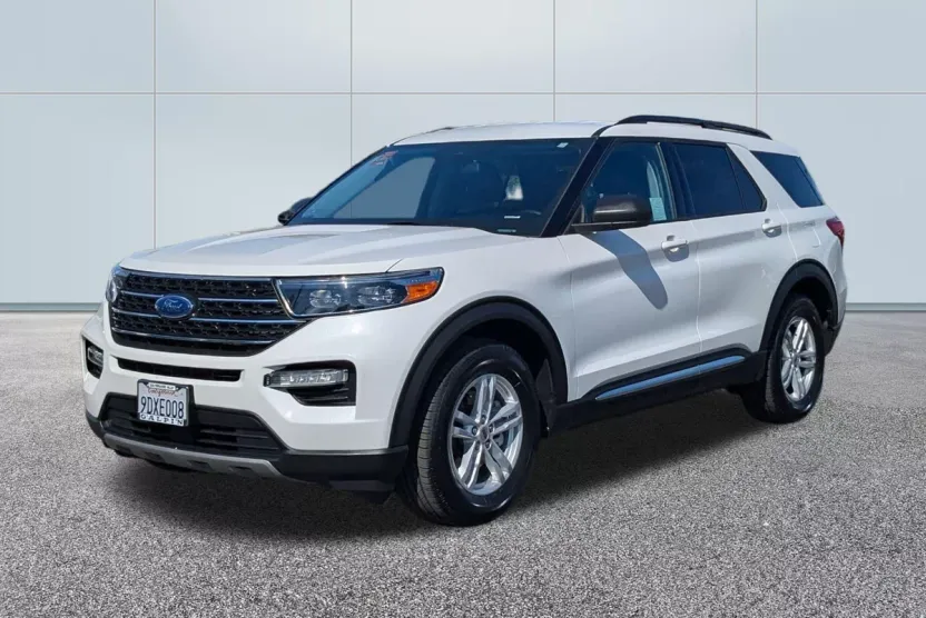 2022 Ford Explorer XLT photo 1