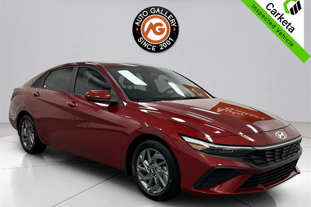 2024 Hyundai Elantra SEL photo 1