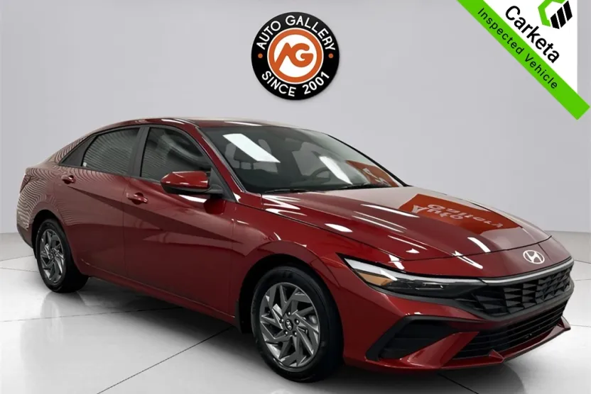 2024 Hyundai Elantra SEL photo 1