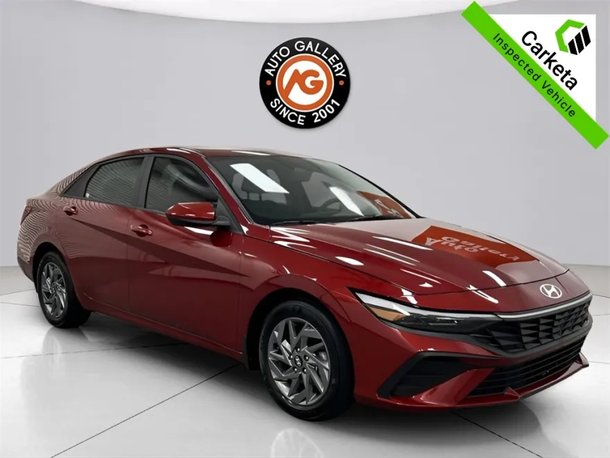 2024 Hyundai Elantra SEL photo 1