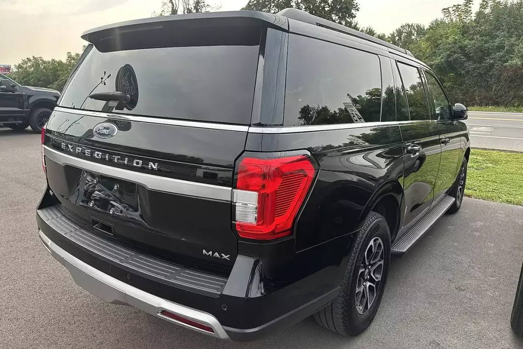 2024 Ford Expedition MAX XLT photo 1