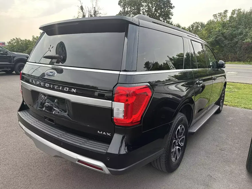2024 Ford Expedition MAX XLT photo 1