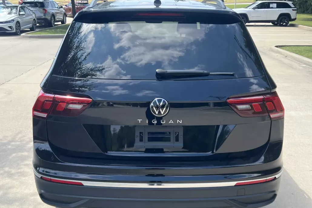 2024 Volkswagen Tiguan S photo 1