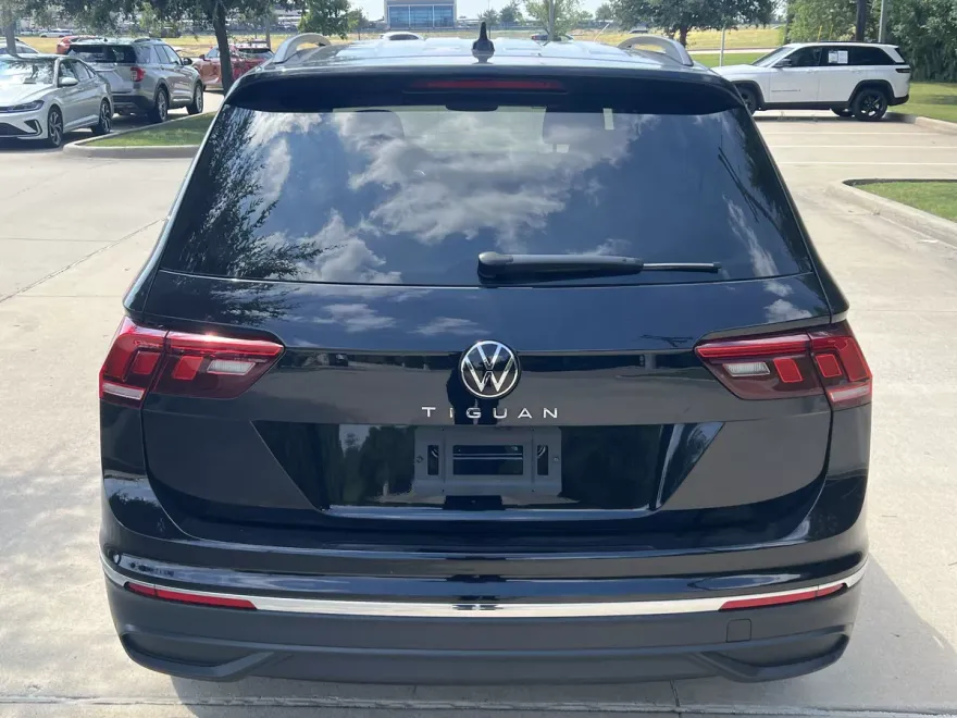 2024 Volkswagen Tiguan S photo 1