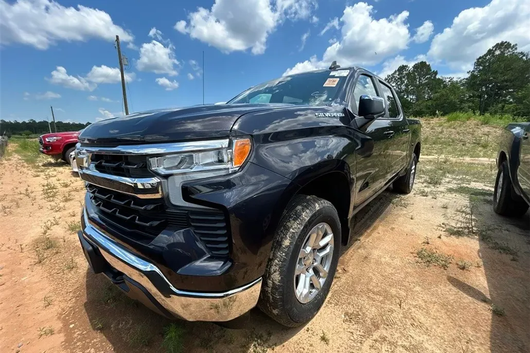 2022 Chevrolet Silverado 1500 LT photo 1
