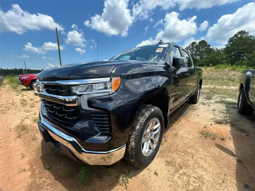 2022 Chevrolet Silverado 1500 LT photo 1