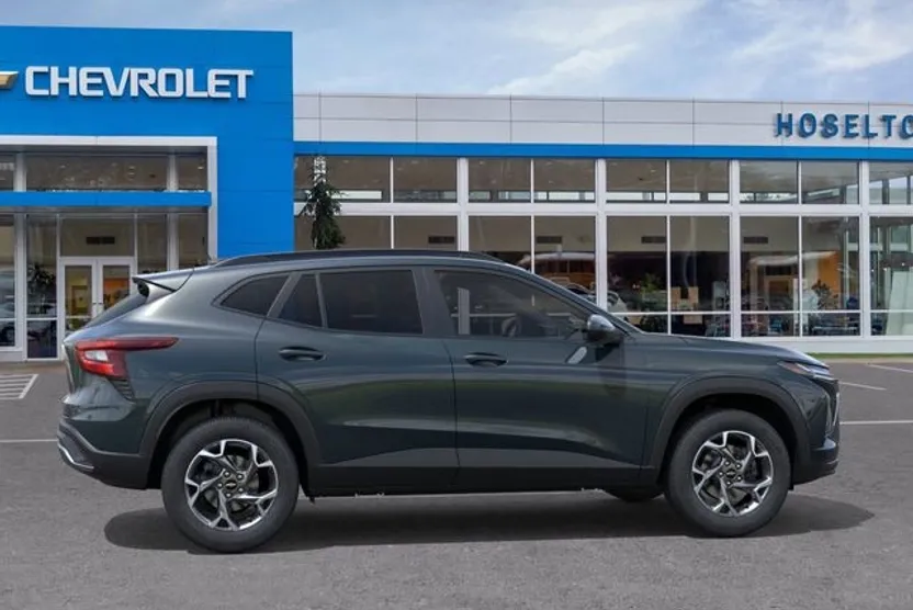 2026 Chevrolet Trax LT photo 1