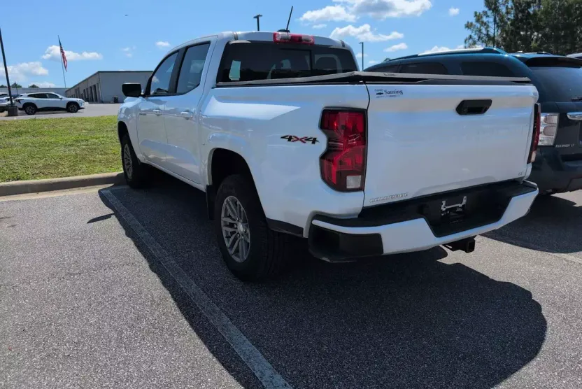 2023 Chevrolet Colorado LT photo 1