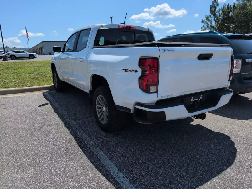 2023 Chevrolet Colorado LT photo 1