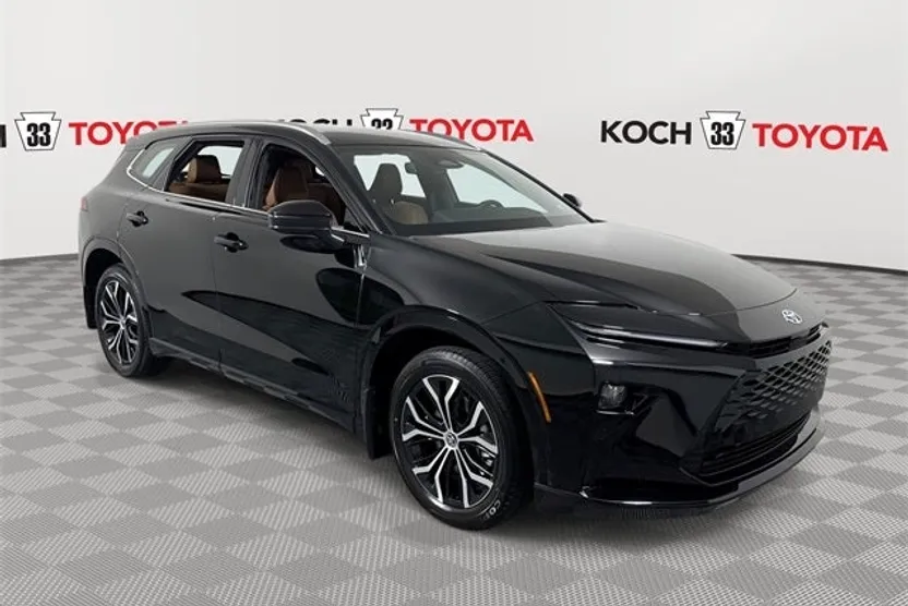 2025 Toyota Crown Signia XLE photo 1