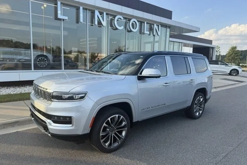 2022 Jeep Grand Wagoneer III photo 1