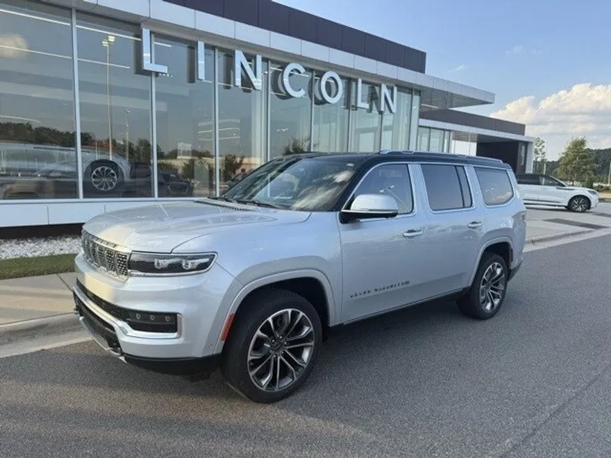 2022 Jeep Grand Wagoneer III photo 1