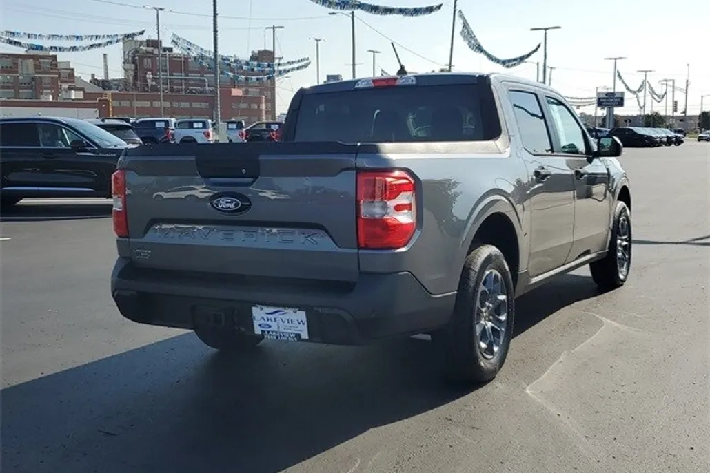 2025 Ford Maverick XLT photo 1