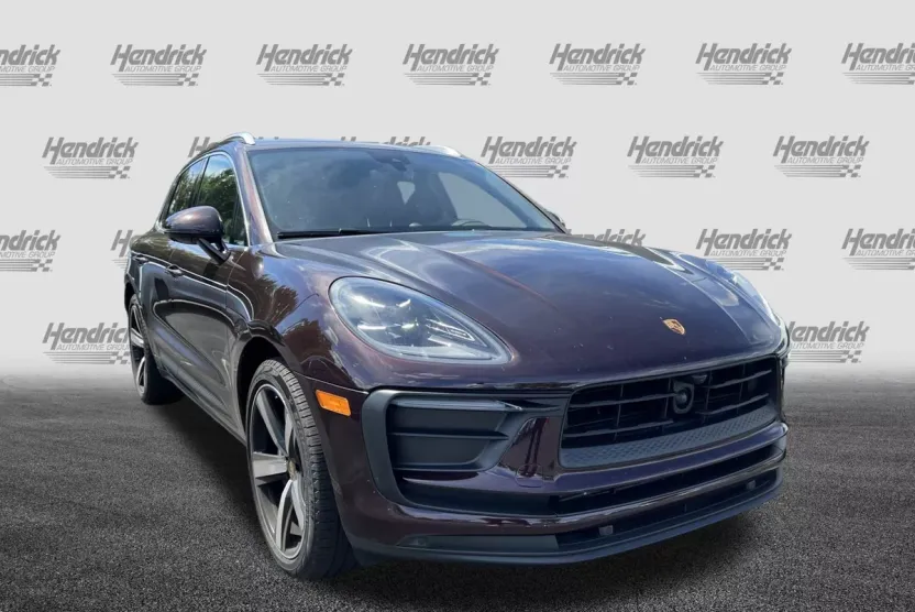 2023 Porsche Macan T photo 1