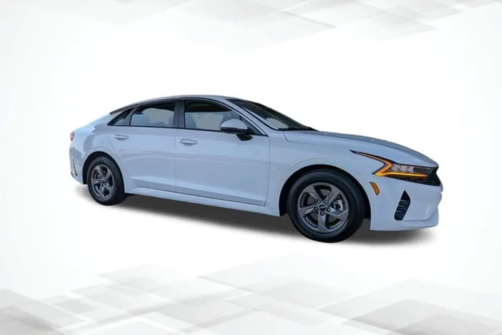 2023 Kia K5 LXS photo 1