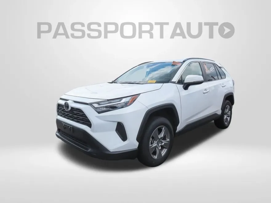 2024 Toyota RAV4 XLE photo 1
