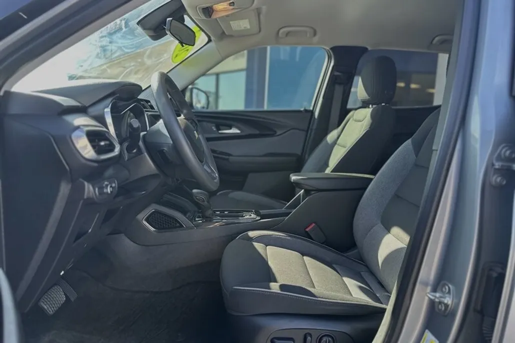2023 Chevrolet Trailblazer LT photo 1
