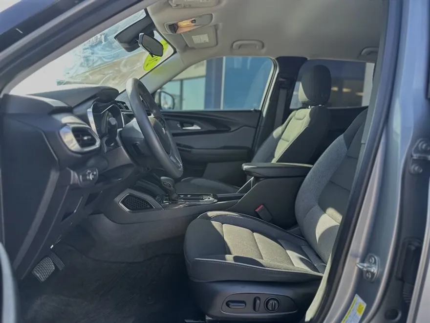 2023 Chevrolet Trailblazer LT photo 1