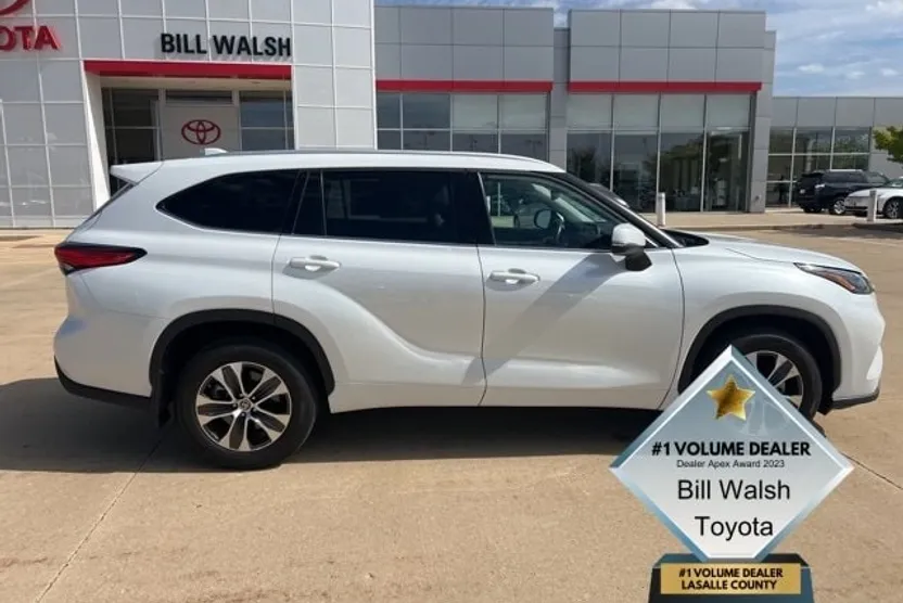 2022 Toyota Highlander XLE photo 1