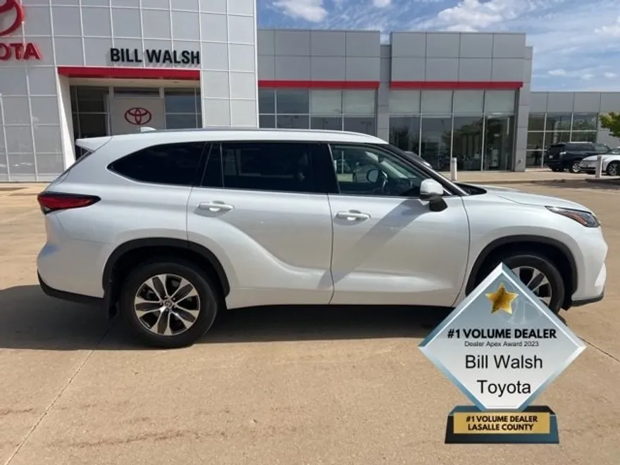 2022 Toyota Highlander XLE photo 1