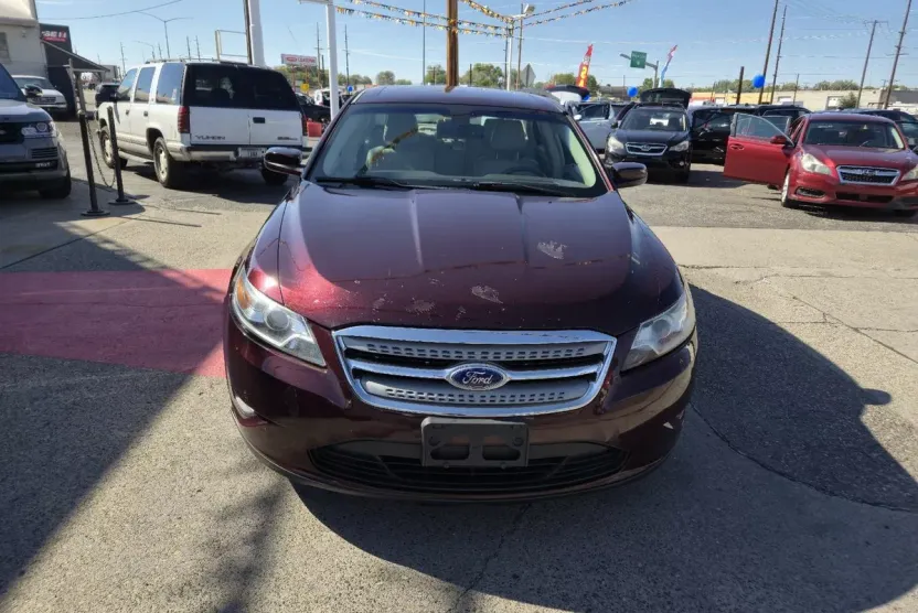2011 Ford Taurus SEL photo 1