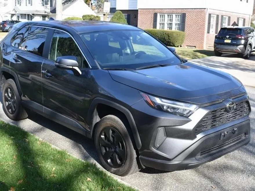2024 Toyota RAV4 LE photo 1