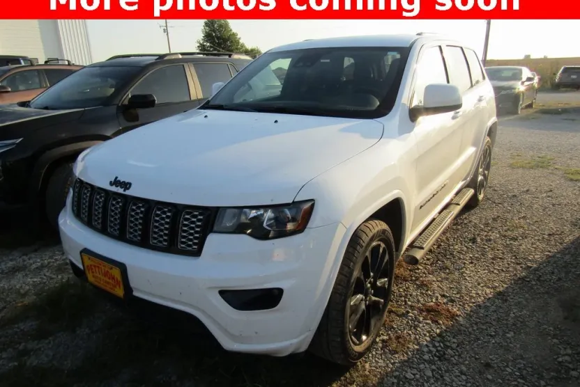 2020 Jeep Grand Cherokee Laredo photo 1