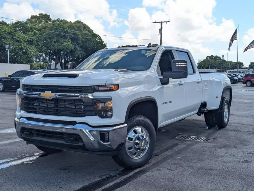 2025 Chevrolet Silverado 3500HD LT photo 1