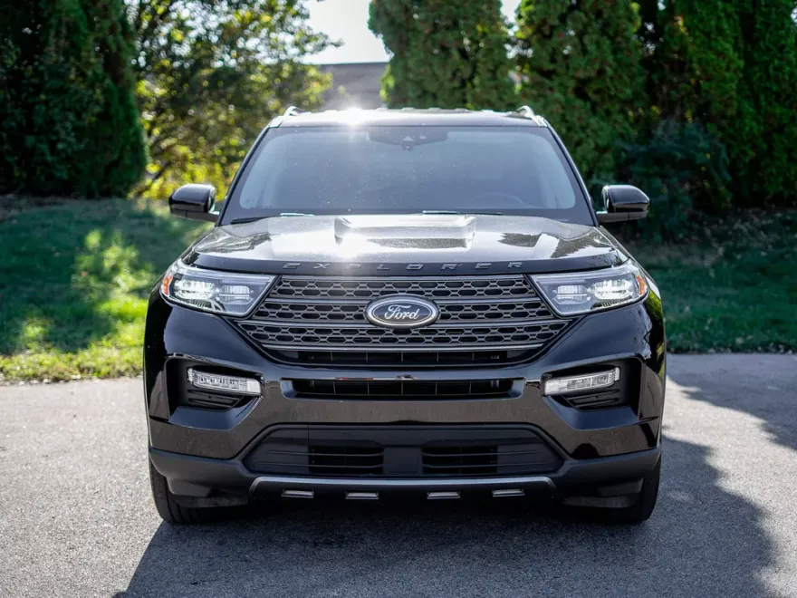 2023 Ford Explorer XLT photo 1