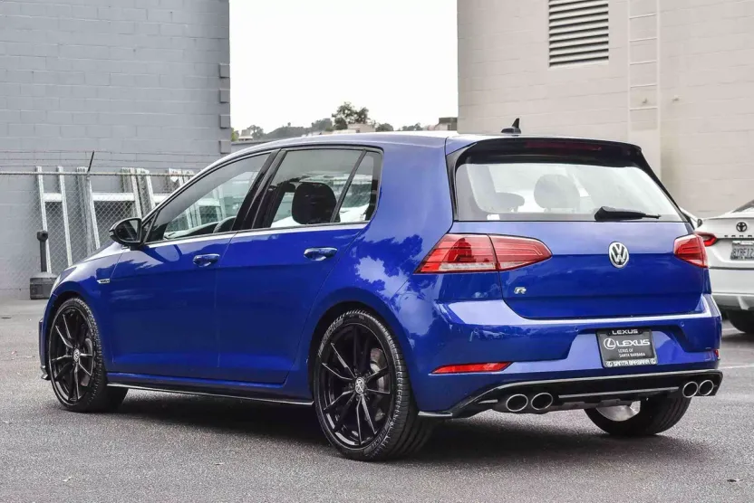 2019 Volkswagen Golf R 4Motion photo 1