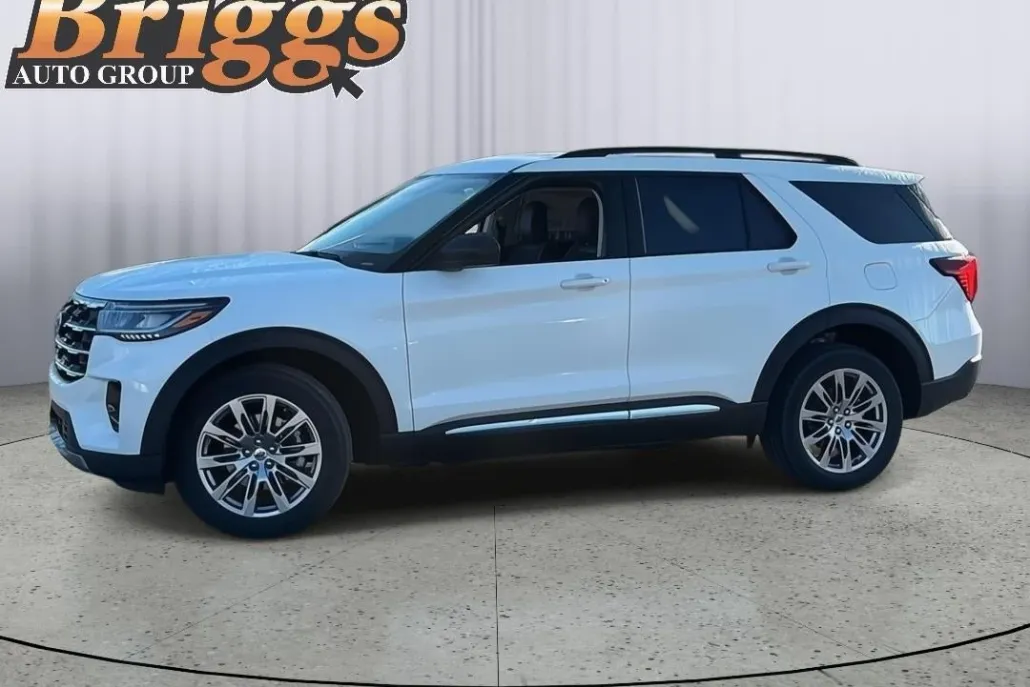 2025 Ford Explorer photo 1