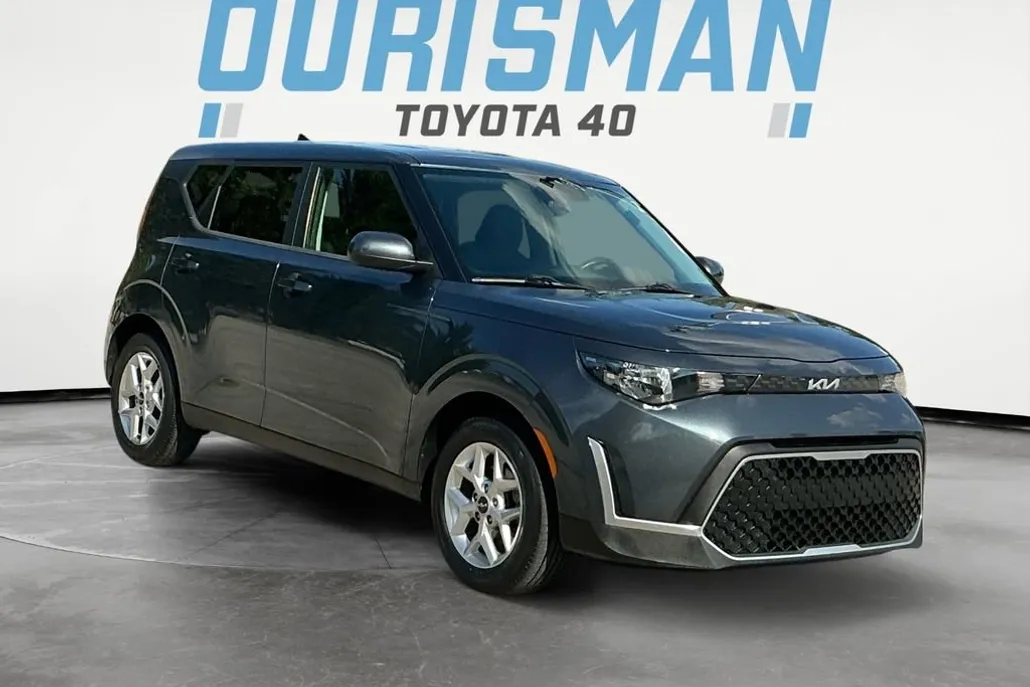 2023 Kia Soul LX photo 1