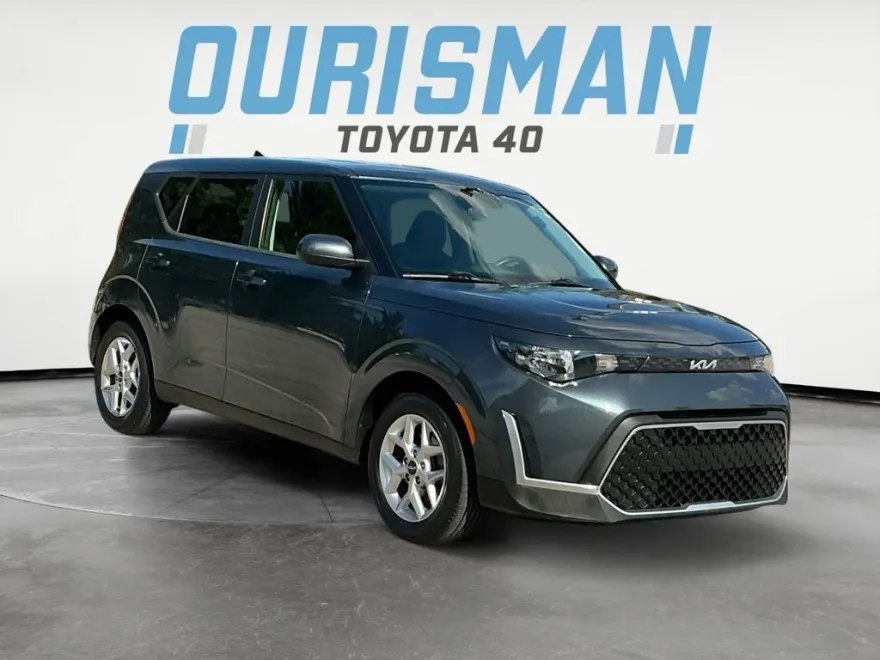 2023 Kia Soul LX photo 1