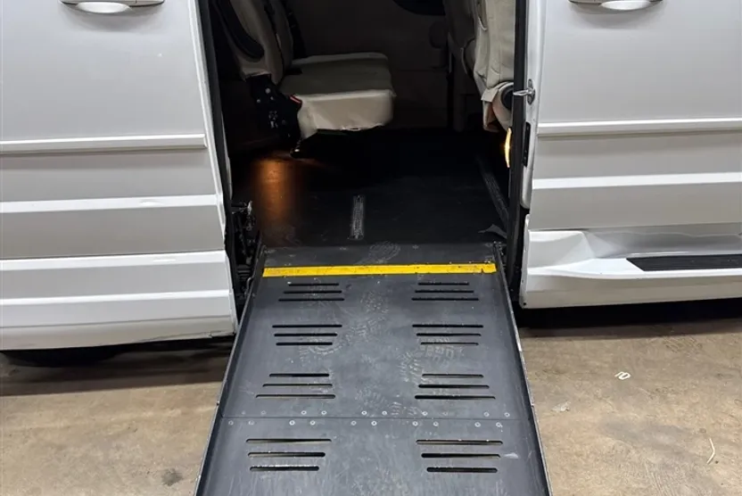 2016 Dodge Grand Caravan SE Plus photo 1