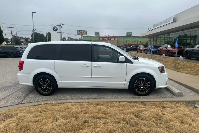 2017 Dodge Grand Caravan GT photo 1
