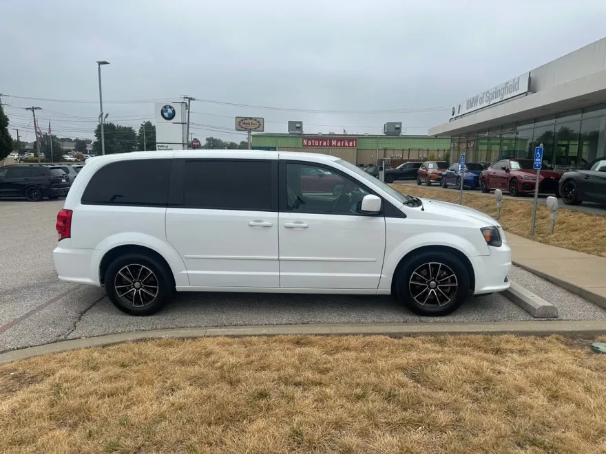2017 Dodge Grand Caravan GT photo 1