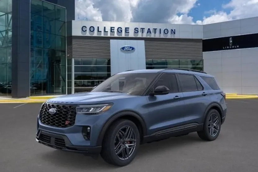 2025 Ford Explorer ST photo 1