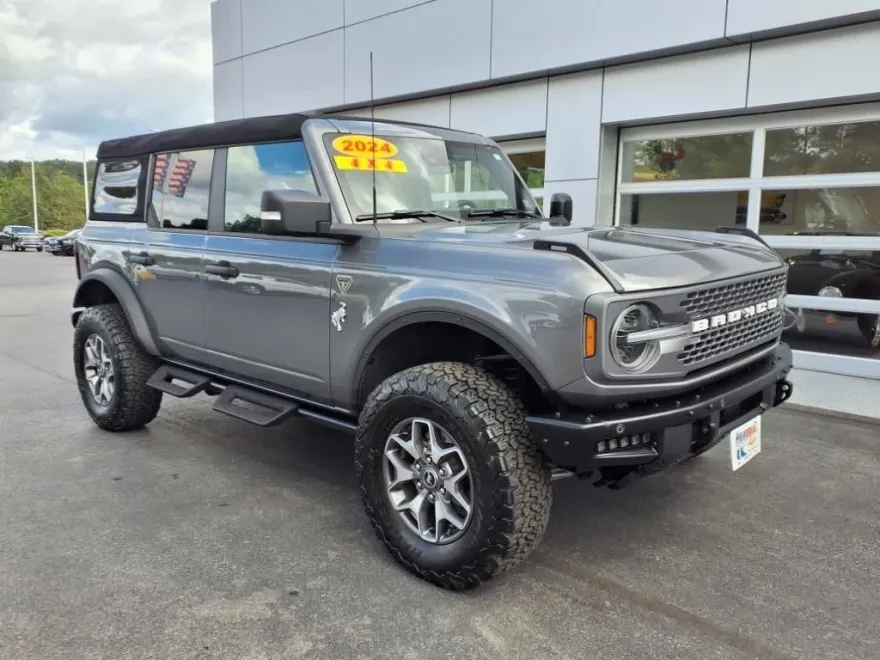 2024 Ford Bronco Badlands photo 1