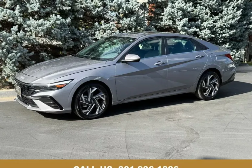 2025 Hyundai Elantra SEL Convenience photo 1