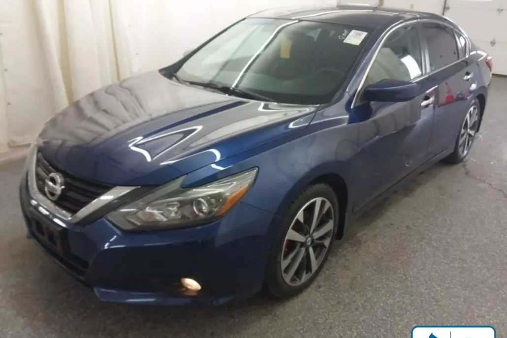 2017 Nissan Altima 2.5 SR photo 1