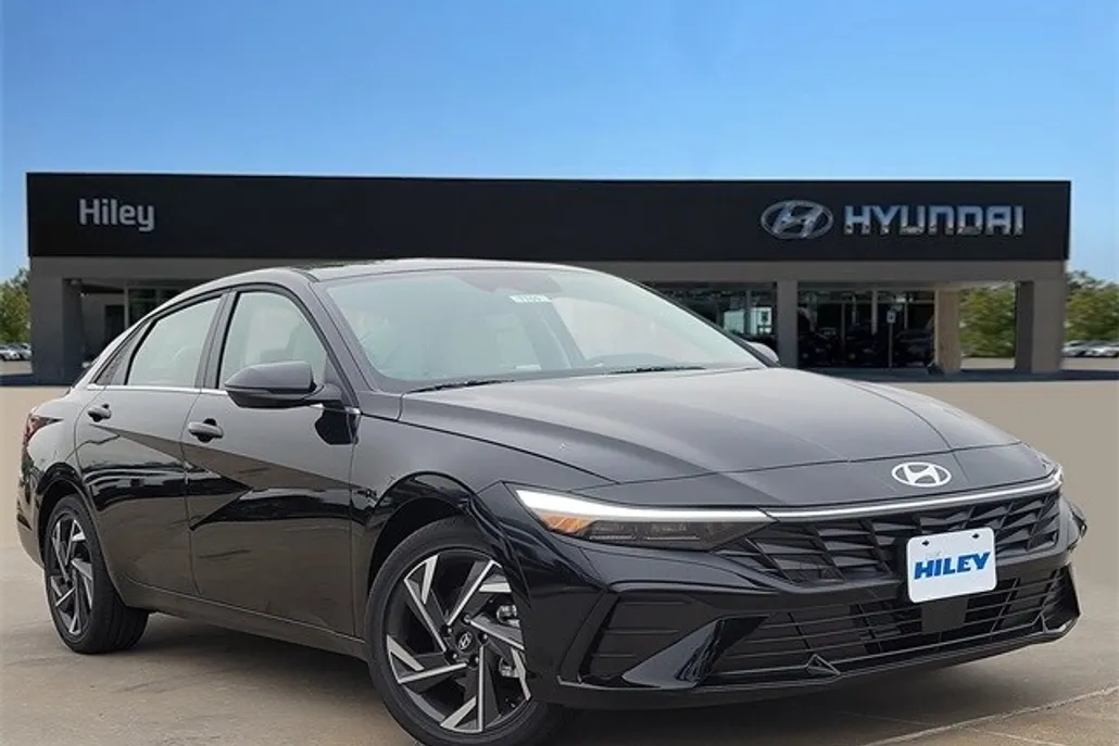 2025 Hyundai Elantra Limited photo 1