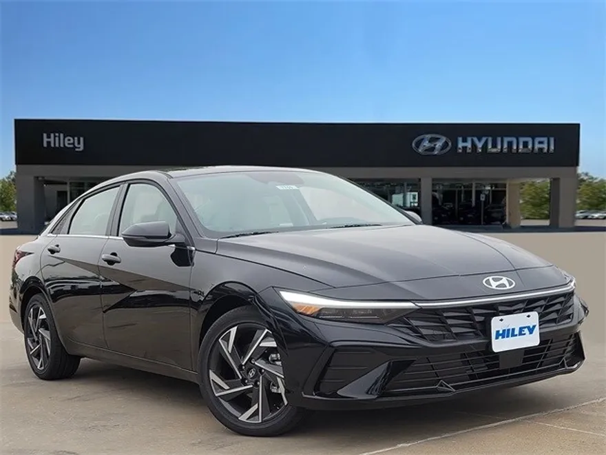 2025 Hyundai Elantra Limited photo 1