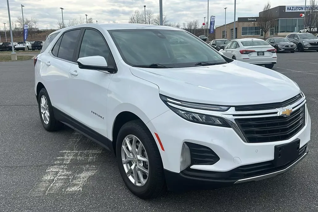 2022 Chevrolet Equinox LT photo 1