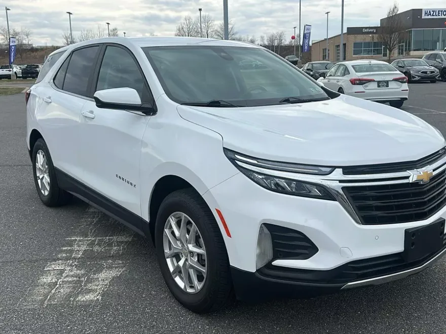 2022 Chevrolet Equinox LT photo 1