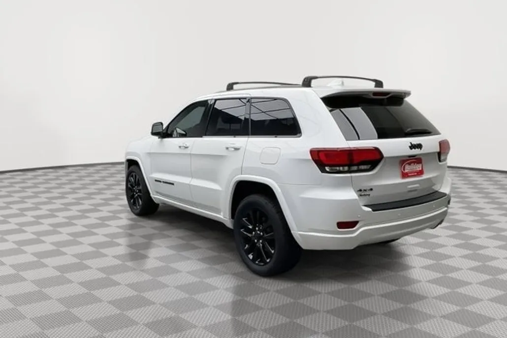 2018 Jeep Grand Cherokee Altitude photo 1